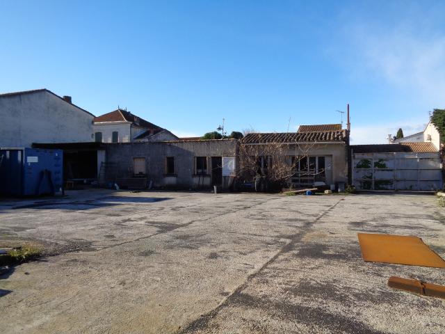 Garage vente à Nîmes, Aimargues