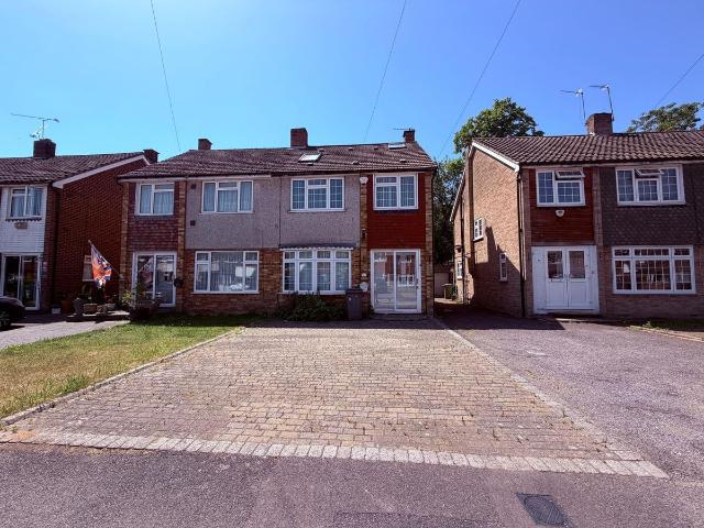 House for rent in Colnbrook with Poyle, Slough