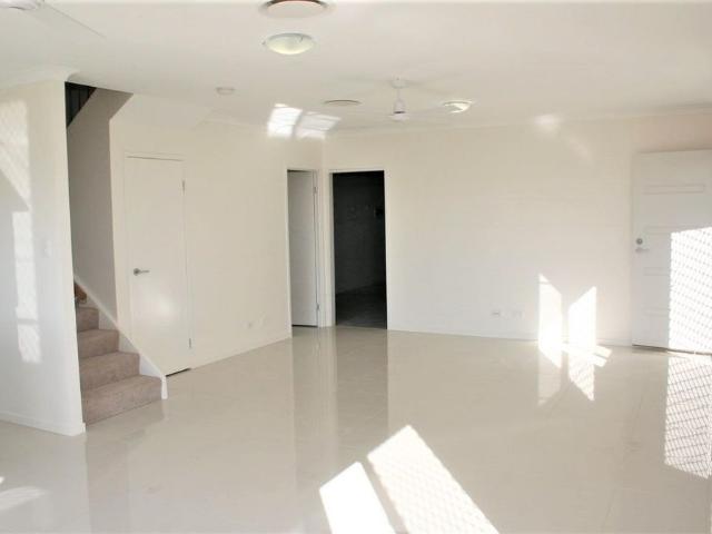 Townhouse for rent in Kings Creek, Queensland