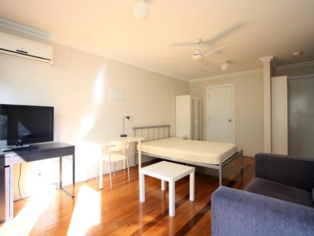 Granny Flat for rent in Highgate Hill, Greater Brisbane