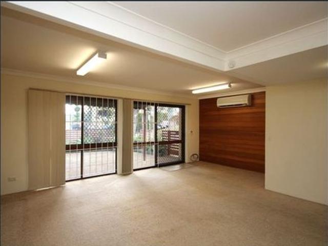 Townhouse for rent in MacGregor, Greater Brisbane