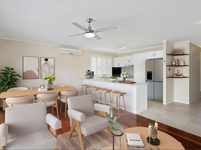 Townhouse for rent in Holland Park West, Greater Brisbane