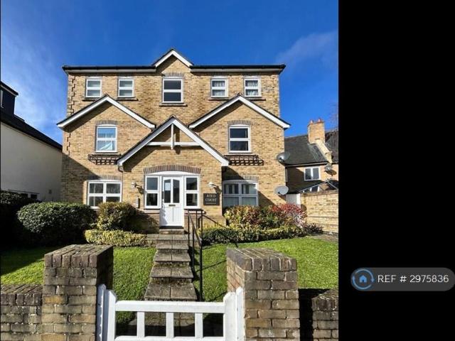 Apartment for rent in Hampton, Greater London