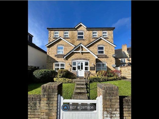 Apartment for rent in Hampton, Greater London