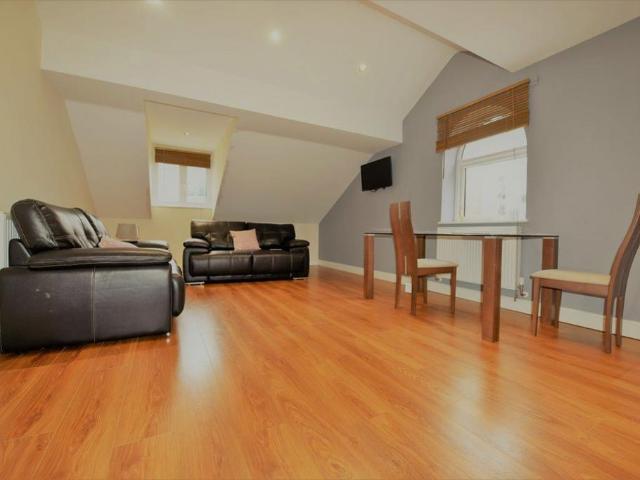 Apartment for rent in Lovell Park, Leeds