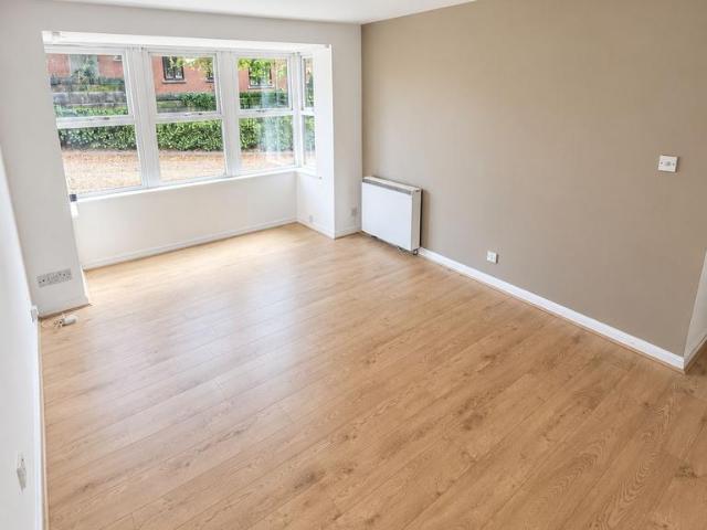 Apartment for rent in Hawksworth, Leeds