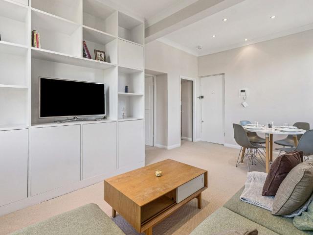Apartment for rent in Kensington, Greater London