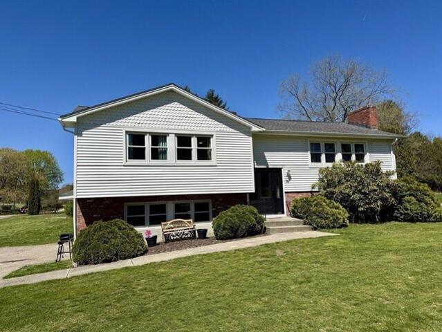 House for sale in Dudley, Massachusetts