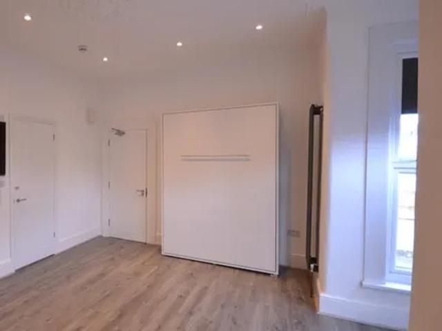 Apartment for rent in Seven Kings, Greater London