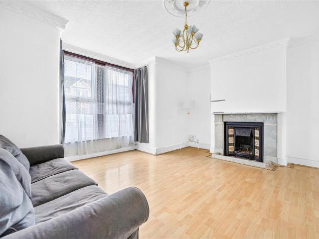 Apartment for rent in Seven Kings, Greater London