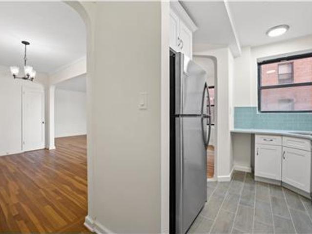 House for rent in The Bronx, Arverne
