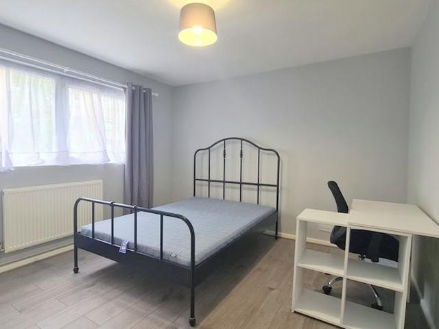 Room for rent in West Kensington, Greater London