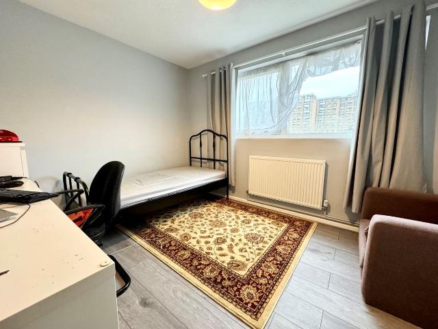 Room for rent in West Kensington, Greater London