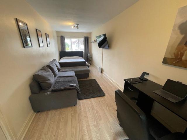 House for rent in Kennessee Green, Sefton