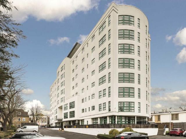 Apartment for rent in London Borough of Hounslow, Strand