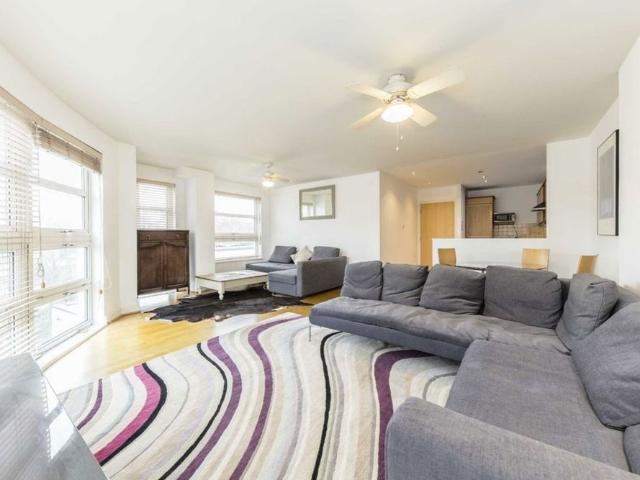 Apartment for rent in London Borough of Hounslow, Strand