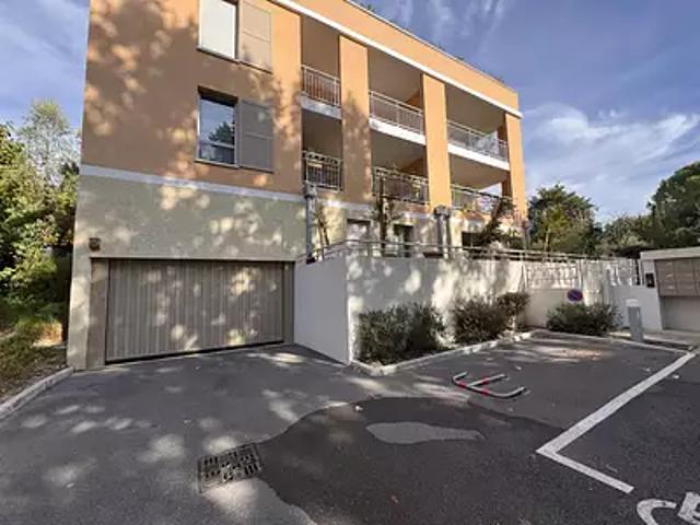 Garage location à Cuques, Aix-en-Provence