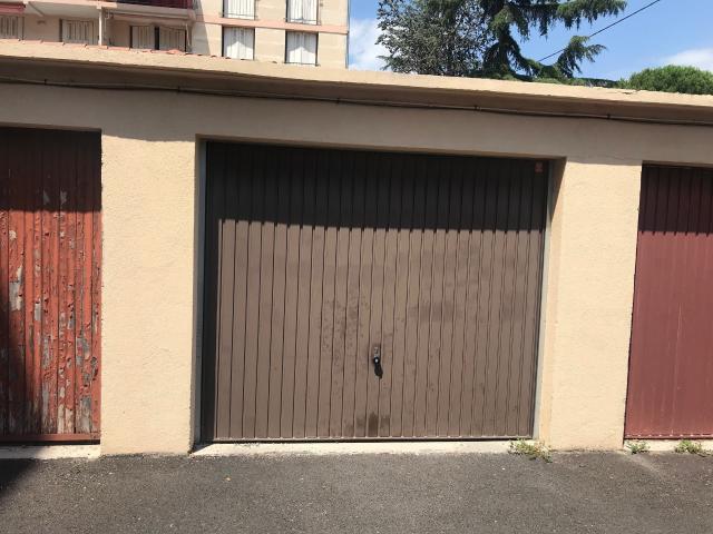 Garage location à Aix-en-Provence, Le Tholonet