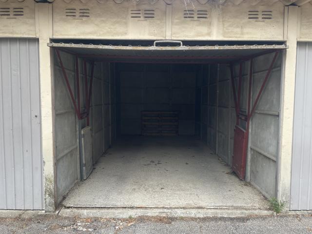Garage vente à Aix-en-Provence, Aix-en-provence