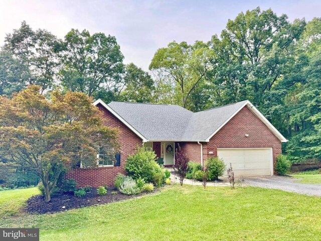 House for sale in Cross Junction
