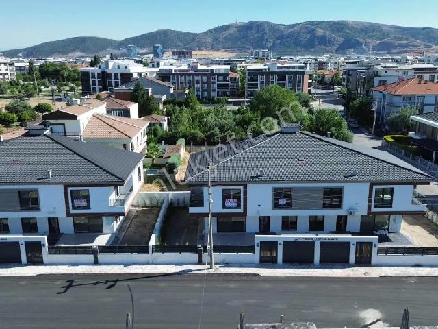 Atatürk Mahallesi, Akhisar içerisinde satılık Villa