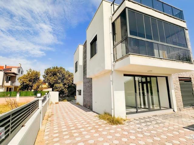 Akhisar içerisinde satılık Villa
