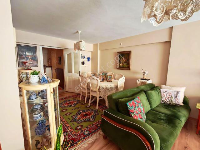Karşiyaka, İzmir içerisinde satılık mülk