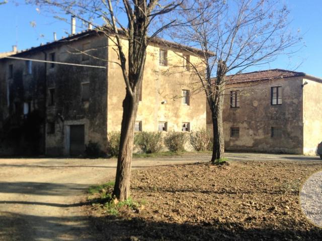 Locale Commerciale in vendita a Volterra, Pisa