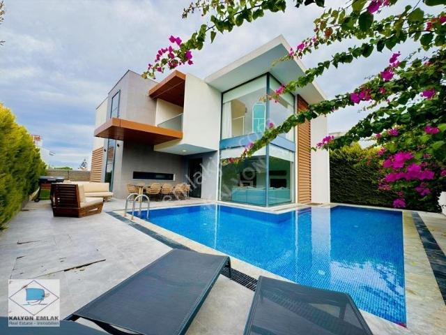 Alaçatı Mahallesi, Çeşme içerisinde satılık Villa
