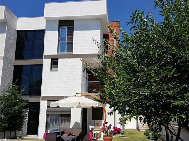 Çeşme, İzmir içerisinde kiralık Villa
