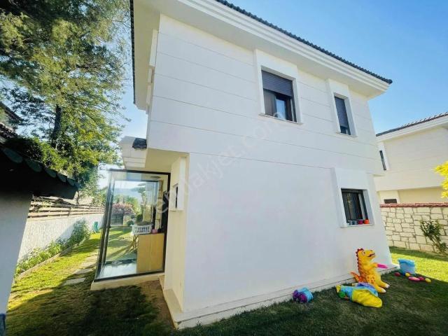 Çeşme, İzmir içerisinde kiralık Villa