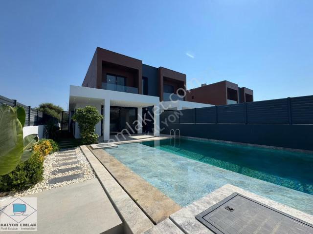 Alaçatı Mahallesi, Çeşme içerisinde satılık Villa