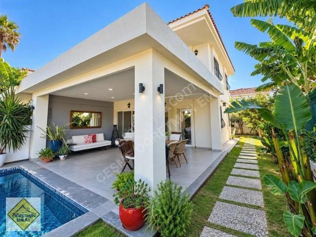 Alaçatı Mahallesi, Çeşme içerisinde satılık Villa