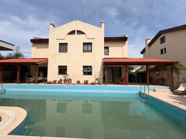 Çeşme, İzmir içerisinde kiralık Villa