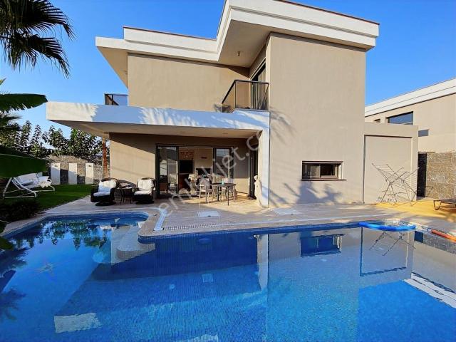 Karaköy Mahallesi, Çeşme içerisinde satılık Villa