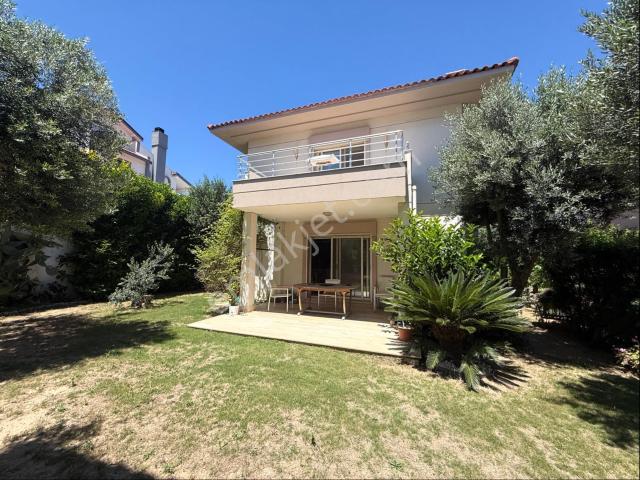 Çeşme, İzmir içerisinde satılık Villa
