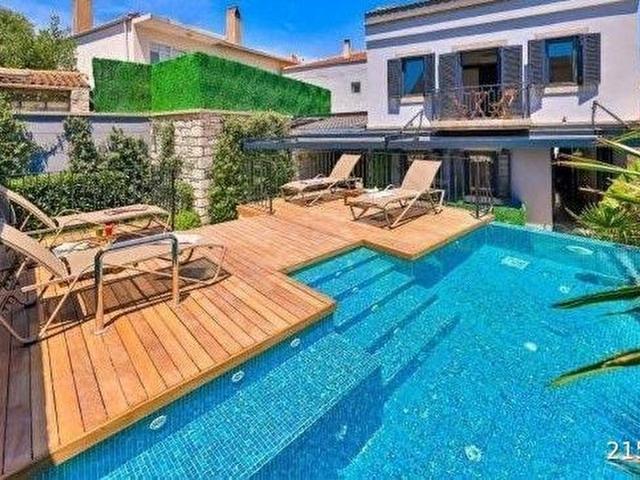 Çeşme, İzmir içerisinde satılık Turistik Tesis