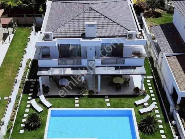 Alaçatı Mahallesi, Çeşme içerisinde satılık Villa