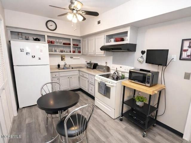 Condo for sale in Cliffwood, New Jersey