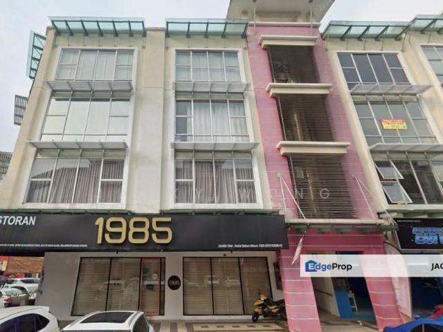 Shop for sale in Seksyen U13, Shah Alam
