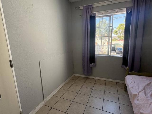 Room for rent in Los Altos, Long Beach