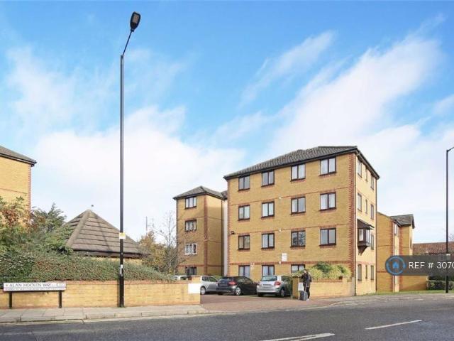 Apartment for rent in Mill Meads, Greater London