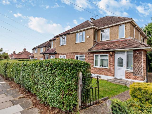 Apartment for rent in Northwood, Greater London