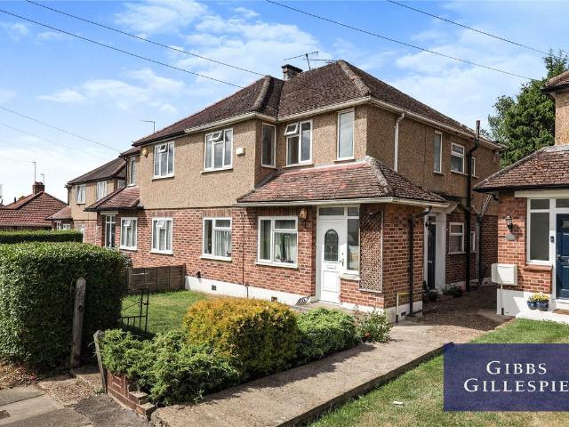 Apartment for rent in Northwood, Greater London