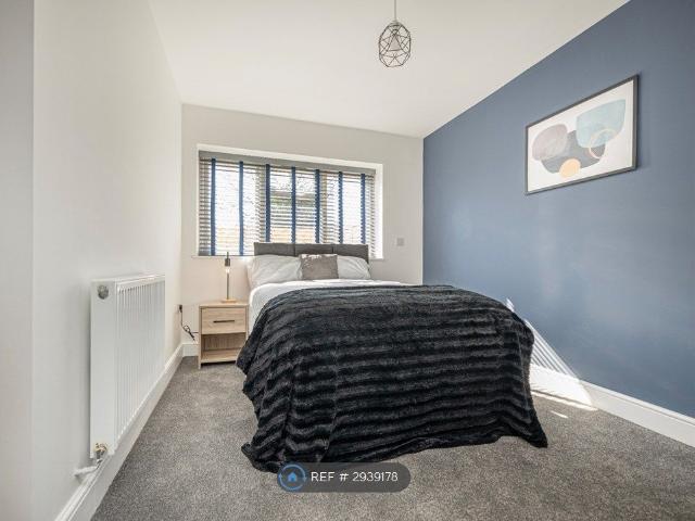 Room for rent in Lower Halliford, Surrey