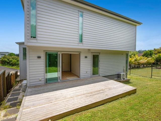 Apartment for rent in Greenhithe, Upper Harbour