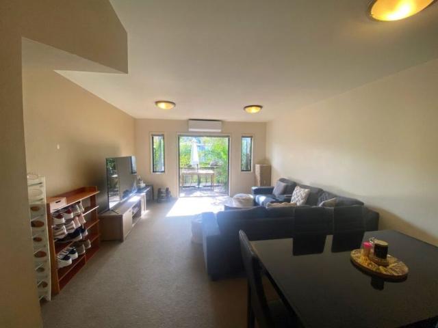 Apartment for rent in Paremoremo