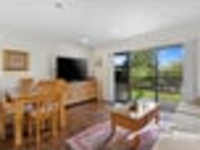 Apartment for rent in Paremoremo, Oroua County