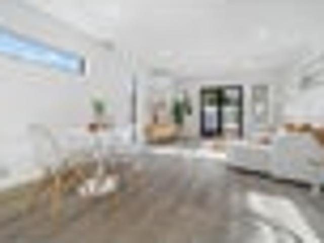 Townhouse for rent in Paremoremo, Oroua County