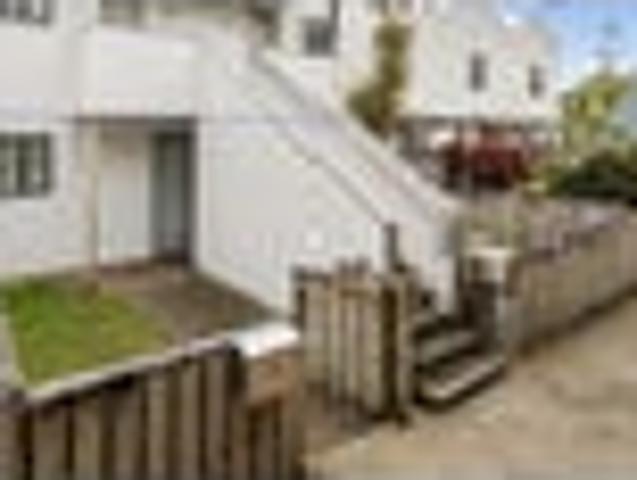 Apartment for rent in Paremoremo, Oroua County